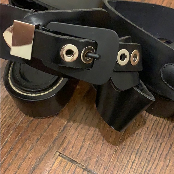 BALENCIAGA Black Strappy Sandals! - Picture 4 of 5